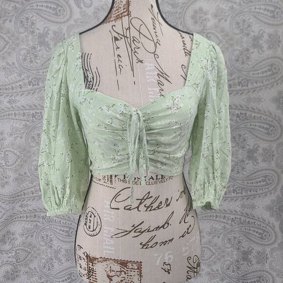 Mink Pink Johanna puff sleeve crop smocked milkmaid floral sage top Sz small - Picture 2 of 10